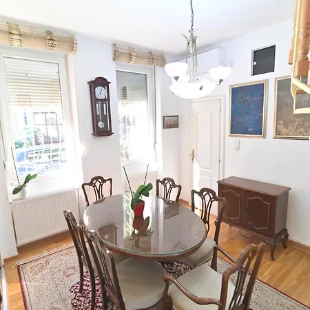 Botanical Hideout - Near Botanical Garden & Center 아파트 *