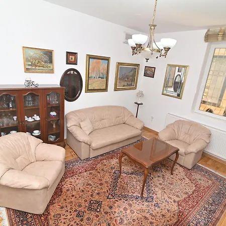 Botanical Hideout - Near Botanical Garden & Center 베오그라드