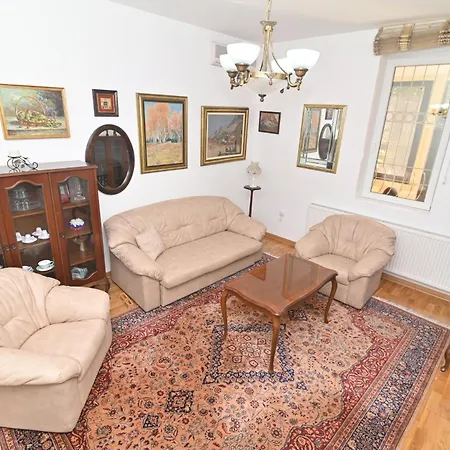 Botanical Hideout - Near Botanical Garden & Center 베오그라드