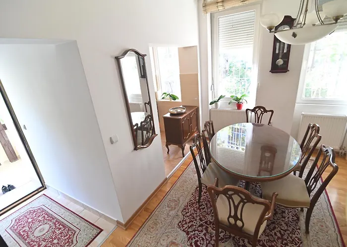 Botanical Hideout - Near Botanical Garden & Center